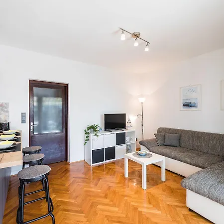 Bezauberndes Nur 150 Meter Zum Mit Meerblick, Grill, Wifi Selce