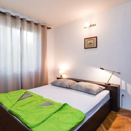Bezauberndes Nur 150 Meter Zum Mit Meerblick, Grill, Wifi Selce