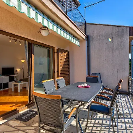 Bezauberndes Nur 150 Meter Zum Mit Meerblick, Grill, Wifi Apartment Selce